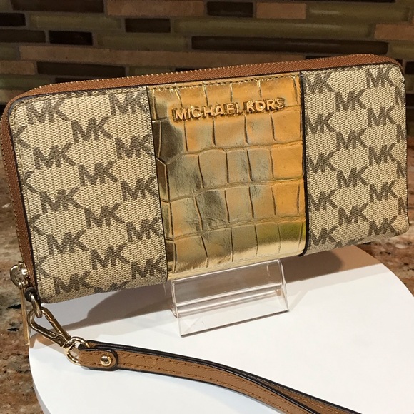 Michael Kors Gold Croc Embossed Signature Large Zip Around Wallet/Wristlet ๐ฅ - Picture 8 of 17